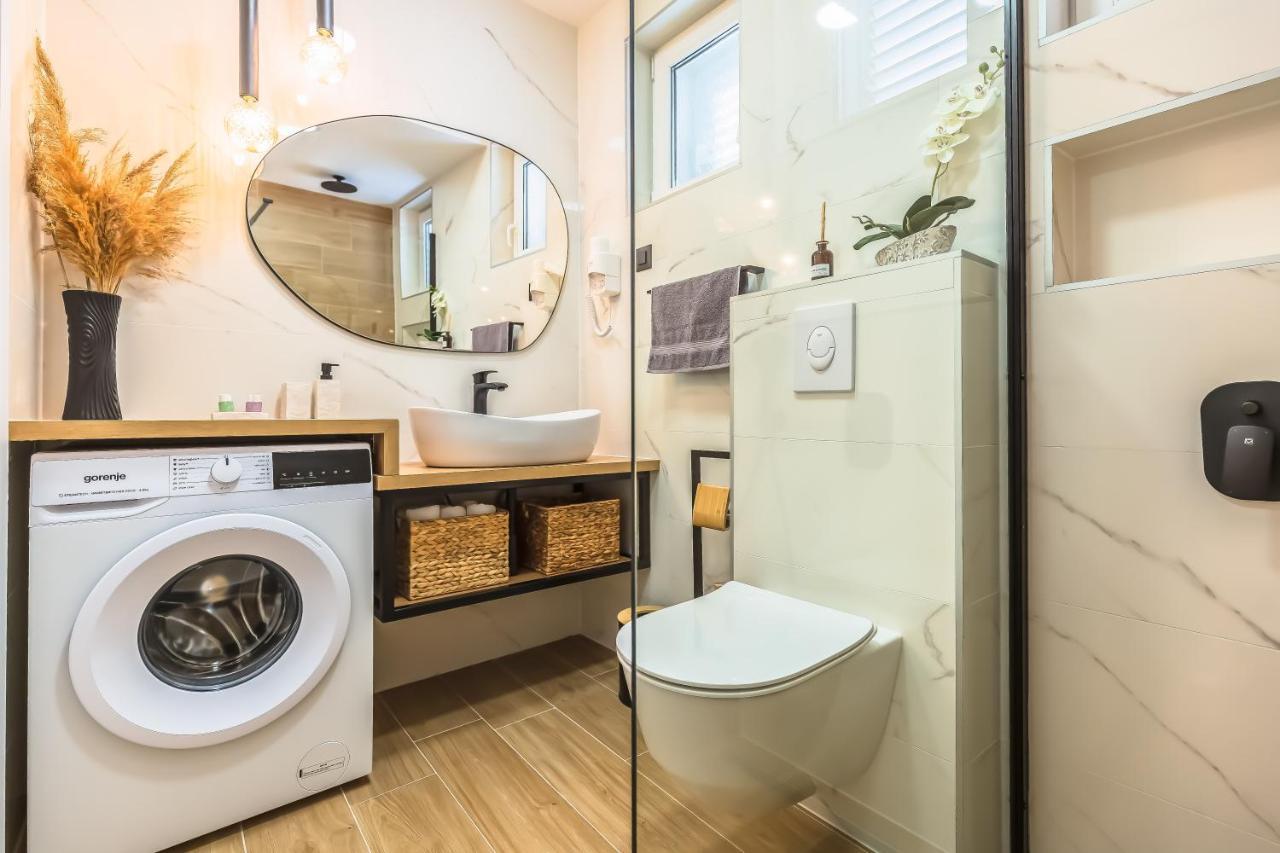 Apartmani Nikola Baska Voda Bagian luar foto
