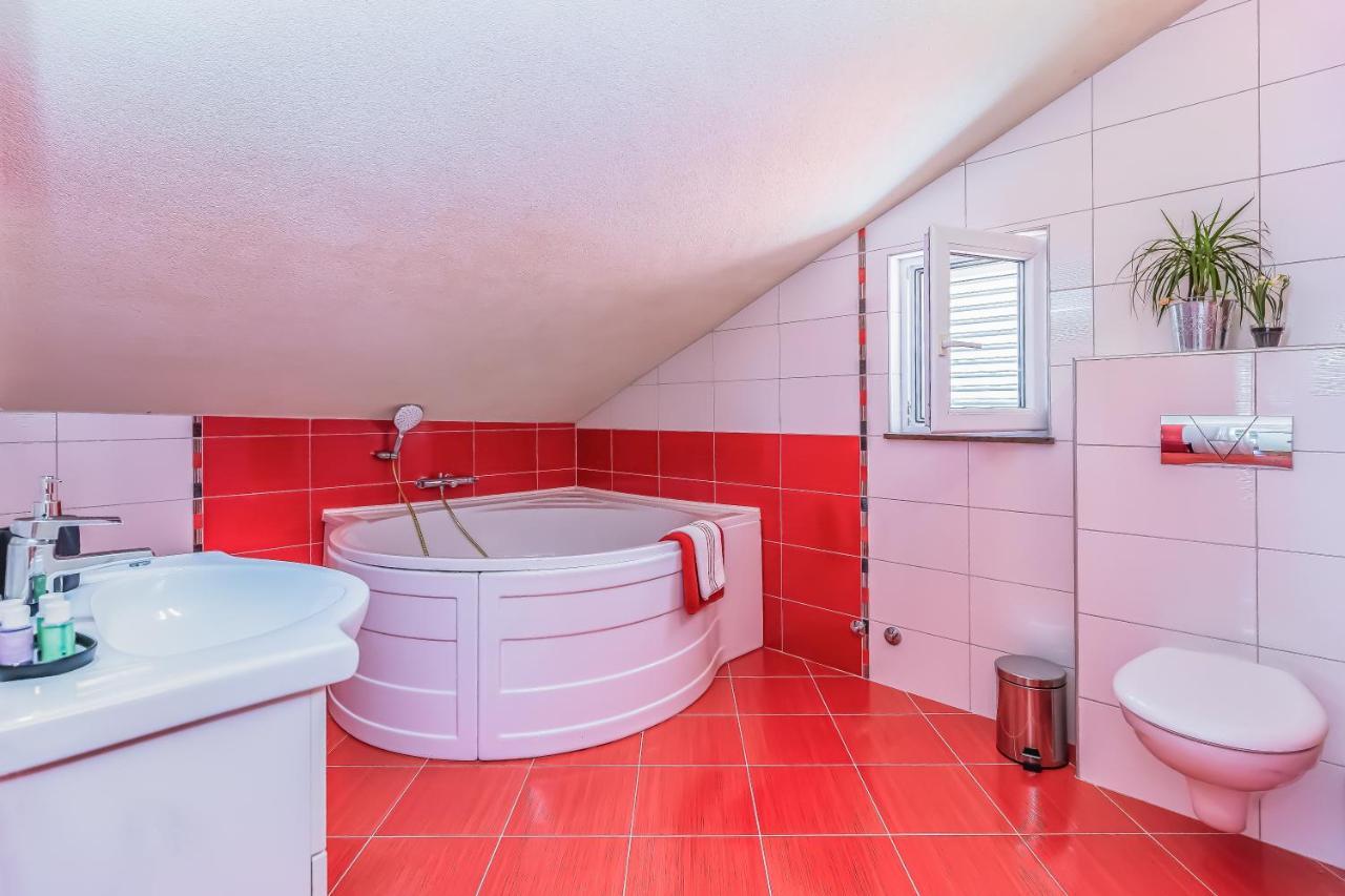Apartmani Nikola Baska Voda Bagian luar foto