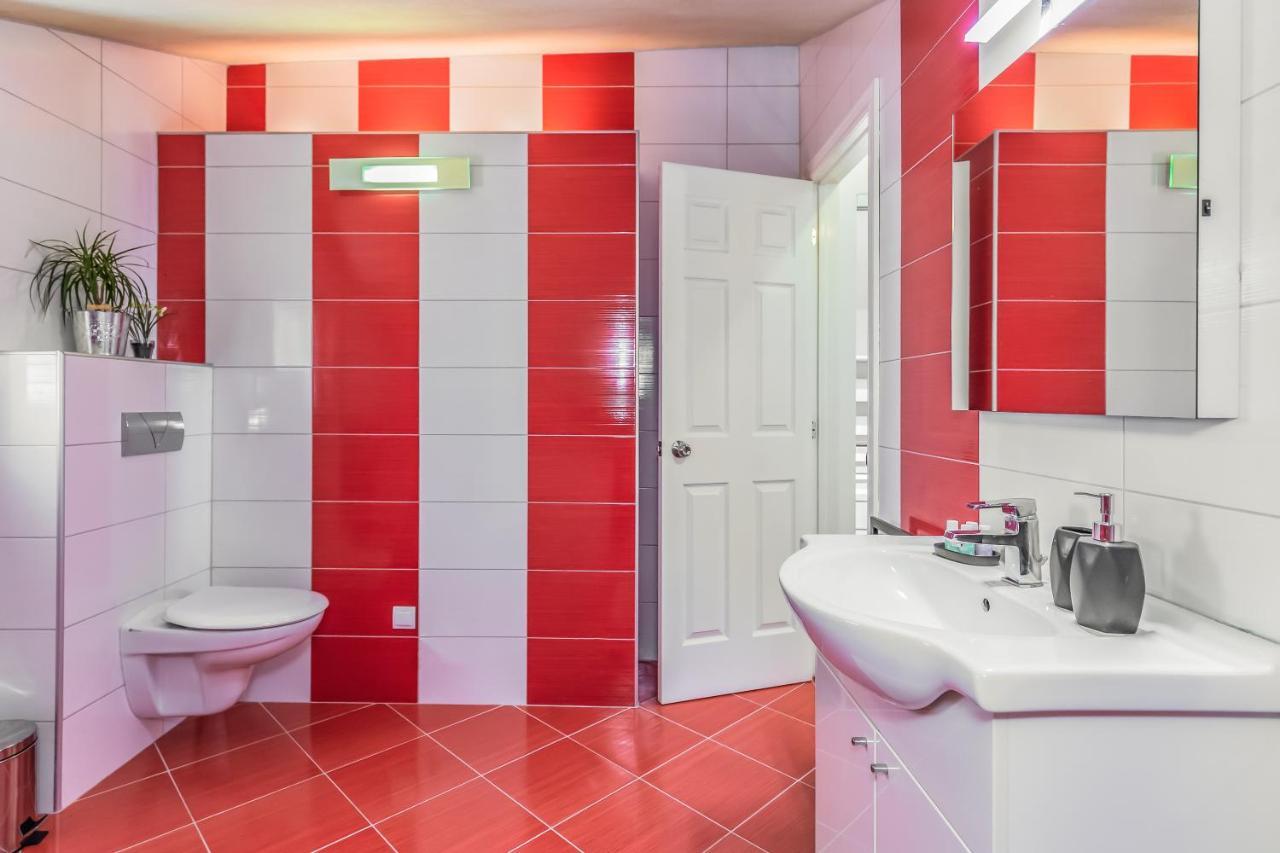 Apartmani Nikola Baska Voda Bagian luar foto