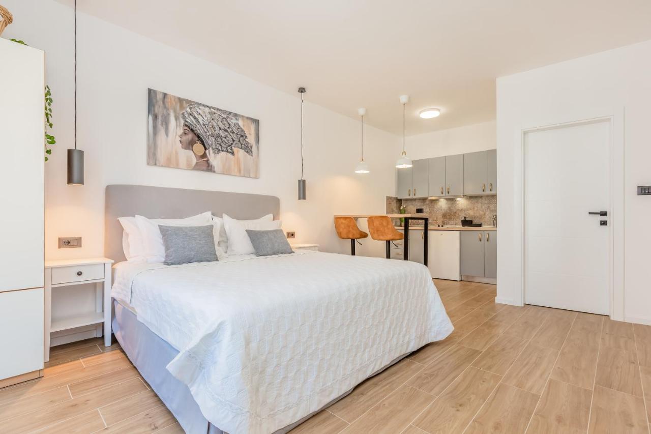 Apartmani Nikola Baska Voda Bagian luar foto