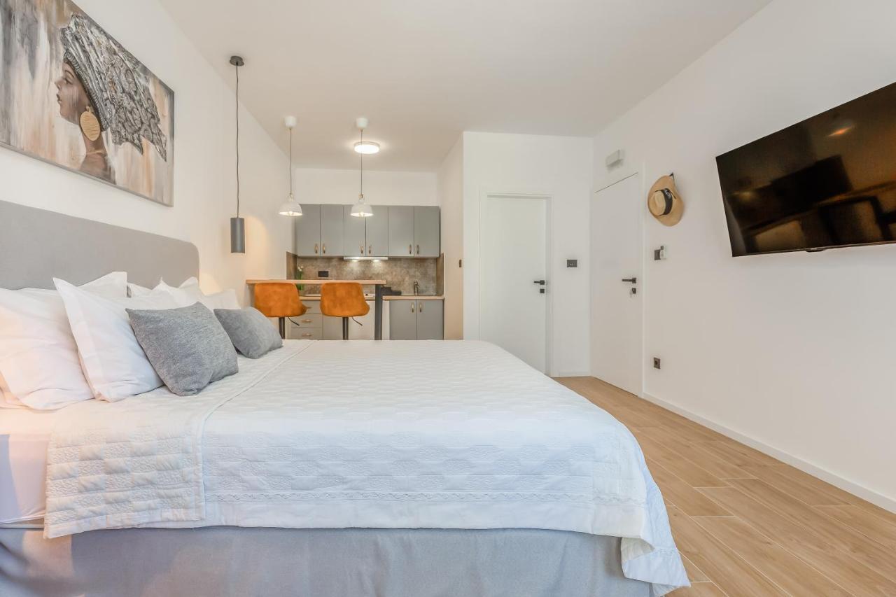 Apartmani Nikola Baska Voda Bagian luar foto